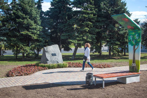 В Одесі встановили пам'ятний знак на честь журналіста Бориса Дерев'янка