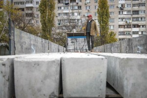 ЖК Малинки. Втиснуті палі під першою секцією