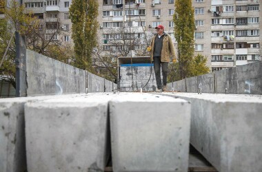 ЖК Малинки. Втиснуті палі під першою секцією